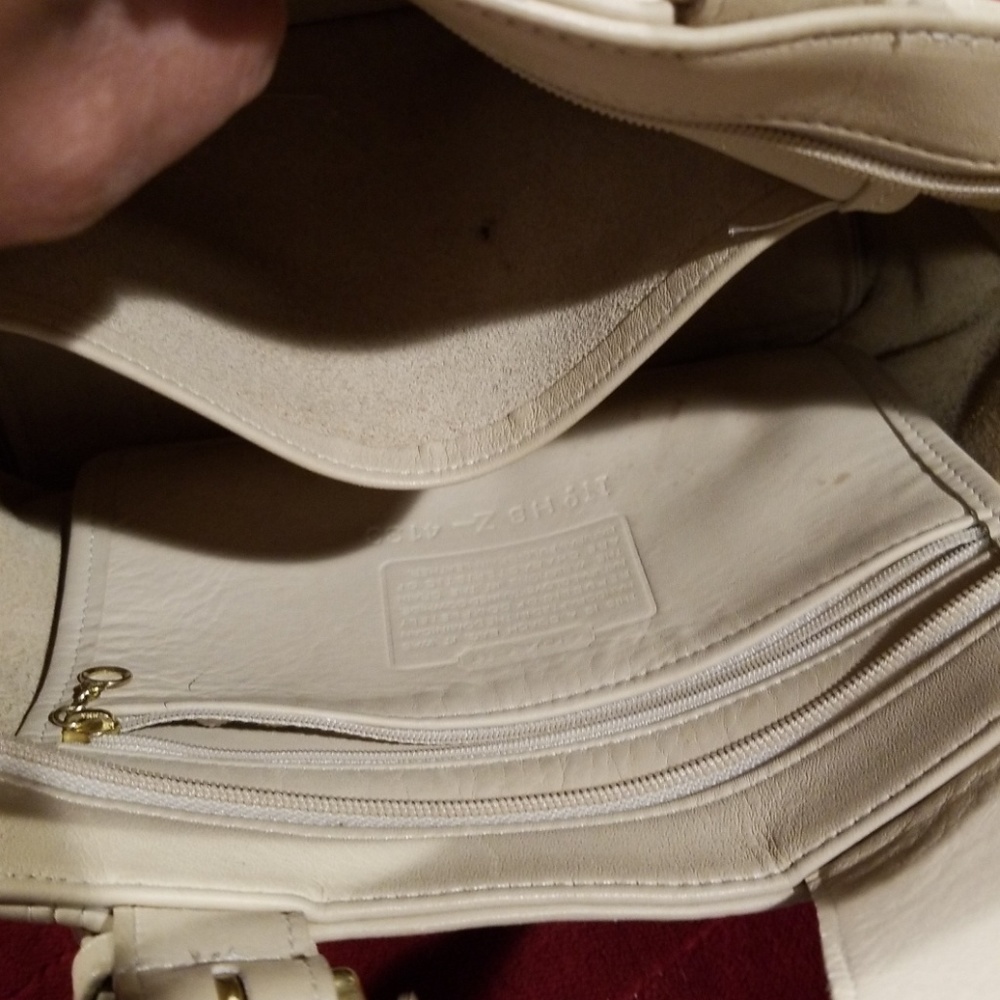 Small Coach handbag - Picture 3 of 3